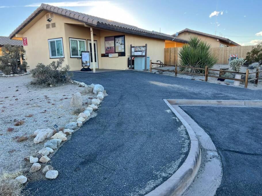 Joshua Tree National Park - Cozy Palms Getaway Apartment Twentynine Palms Exterior photo